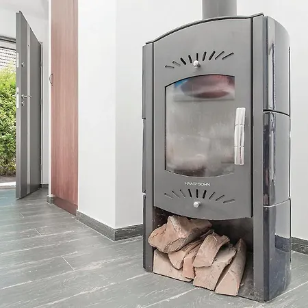 Stunning In With 2 Bedrooms And Wifi *