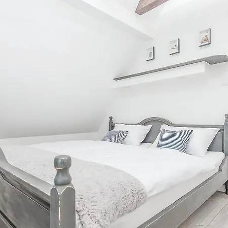 Stunning In With 2 Bedrooms And Wifi *