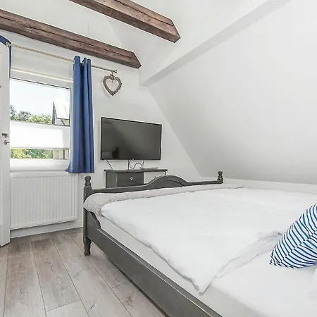Stunning In With 2 Bedrooms And Wifi *